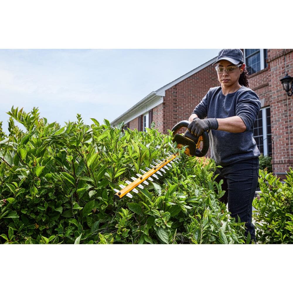 DW 60V MAX Hedge Trimmer 26