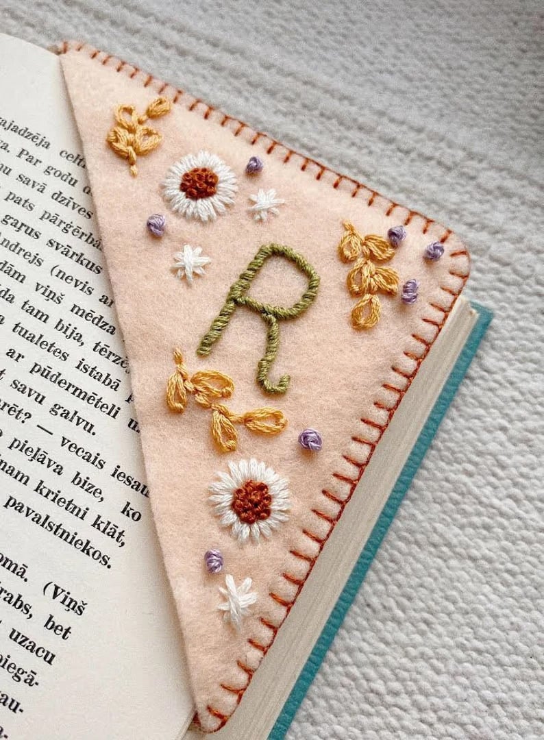 🔥BIG SALE - 49% OFF🔥🔥Personalized hand embroidered corner bookmark