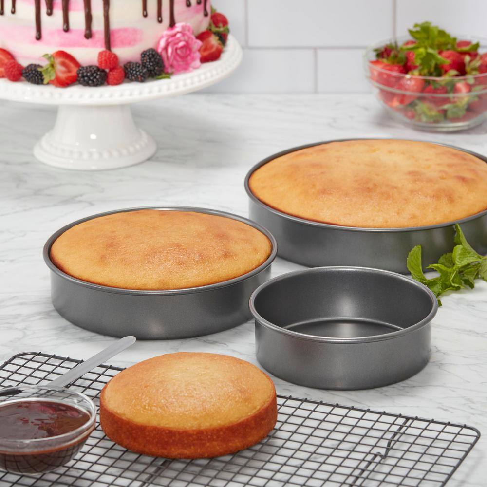 Chicago Metallic 3-Piece Professional Non-Stick Round Cake Pan Set 5233128