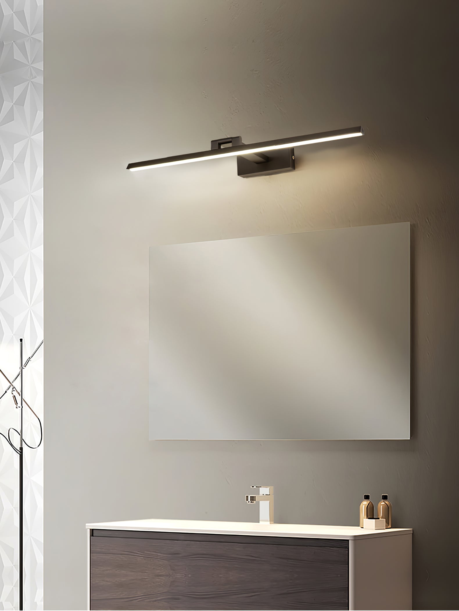 Linear Bathroom Wall Lamp