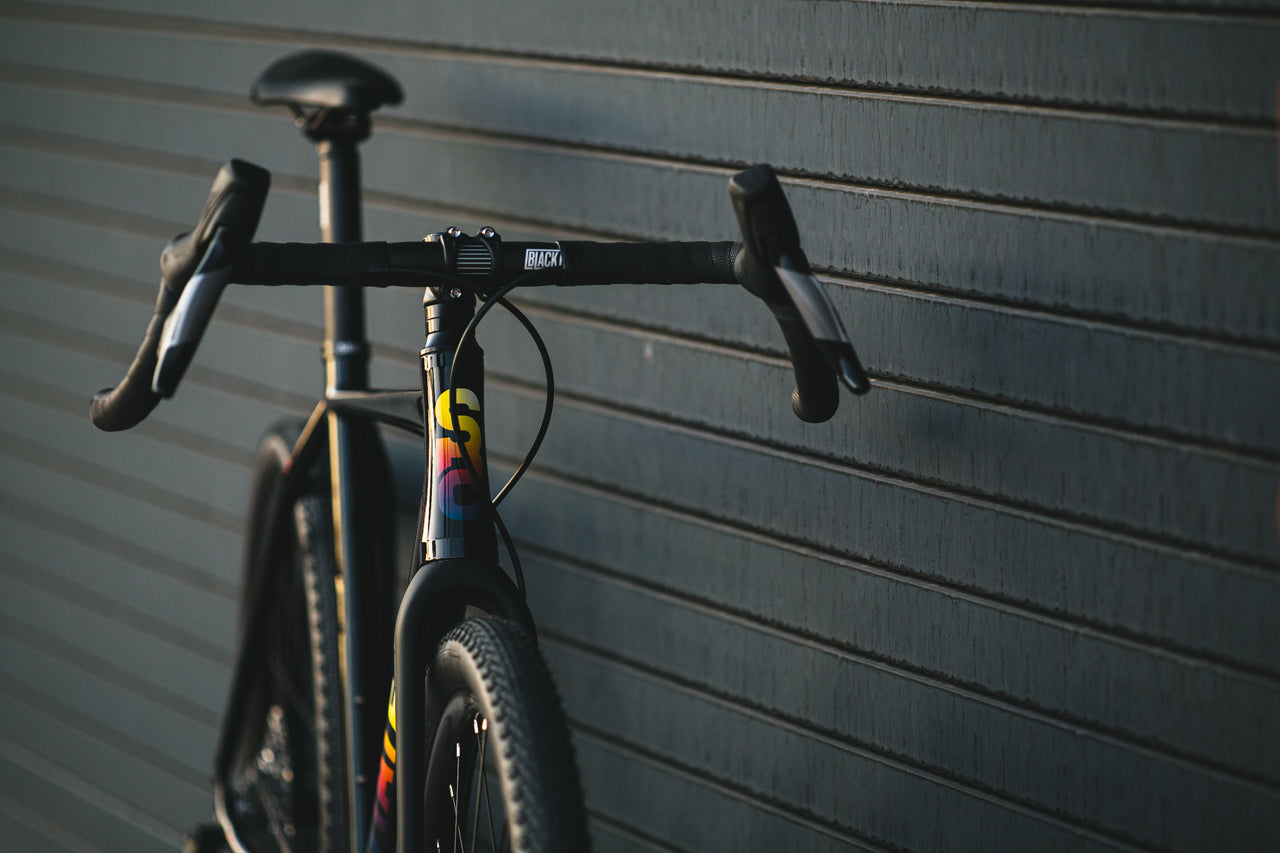 6061 All-Road - Apex XPLR AXS - Black / Sunset (650b / 700c)