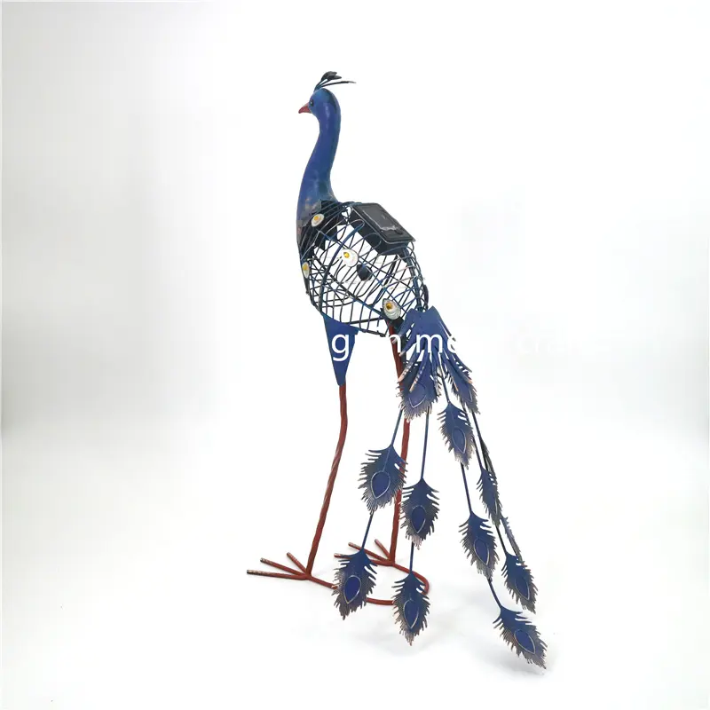 2023 New Design  Outdoor Garden Yard Ornaments Metal Peacock Solar LED Garden Animal Sculpture Statues  Decoration