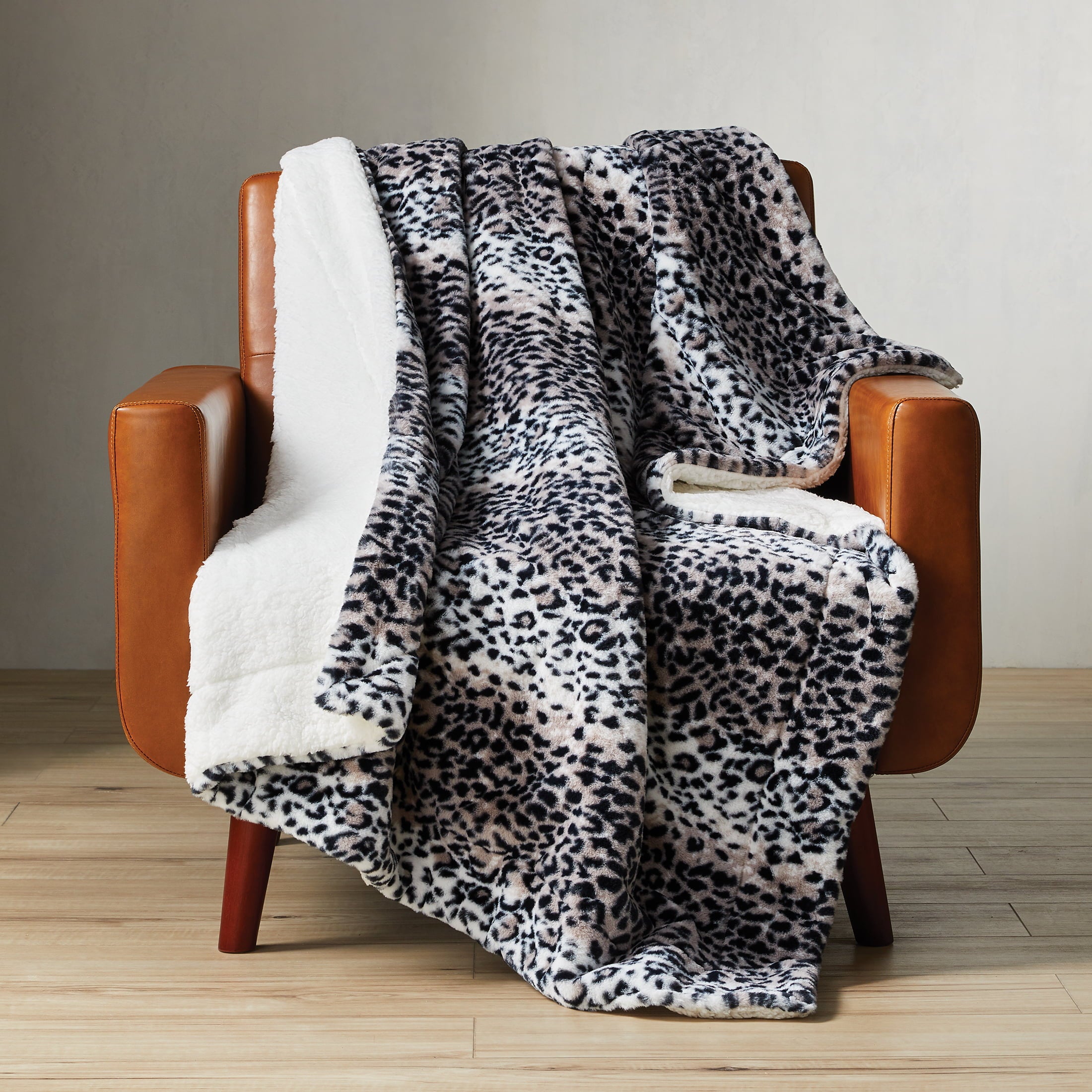 Better Homes and Gardens Leopard Gray Faux Fur and Sherpa Throw， Easy Wash， 50