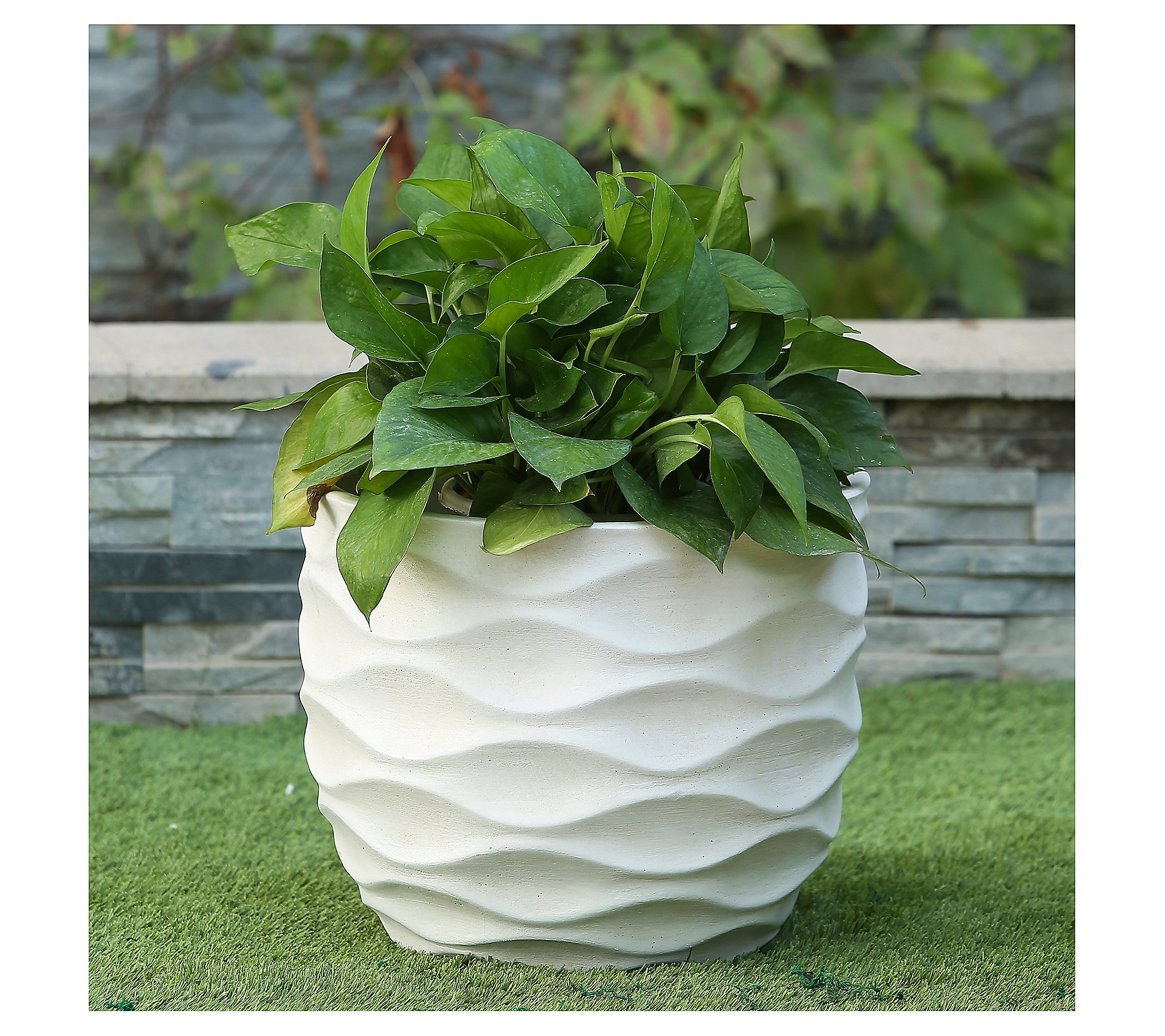 Luxen Home White Wavy 17.3 Round Planter