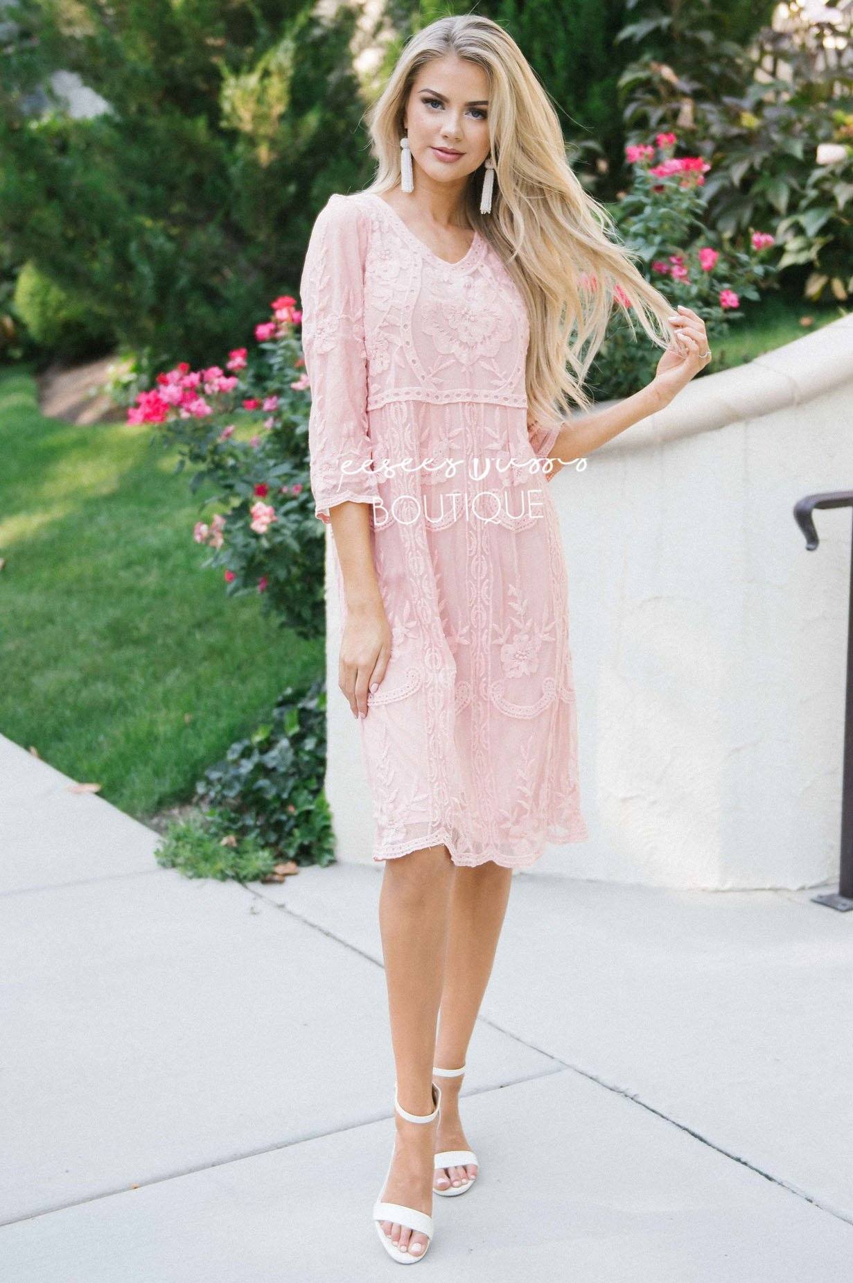 Day Dreamer Lace Dress in Dusty Mauve