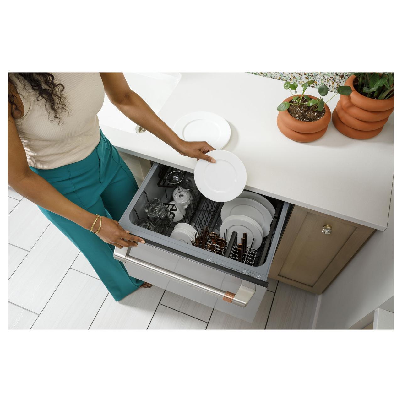 Café 24-inch, Built-in Dishwasher CDD420P2TS1