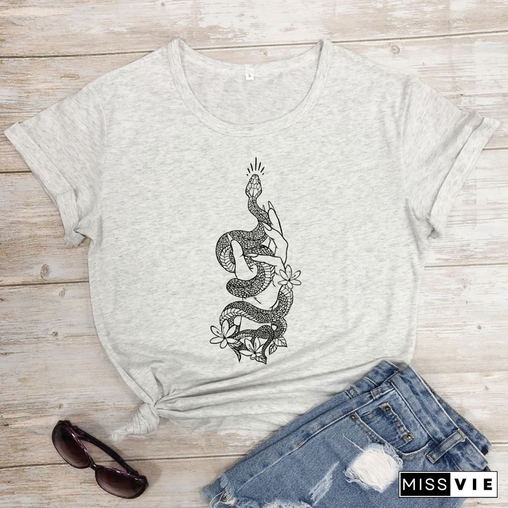 Gothic Hand With Snake T-shirt Mystical Witchy Woman Tshirt Aesthetic Spiritual Boho Witch Tee Shirt Top