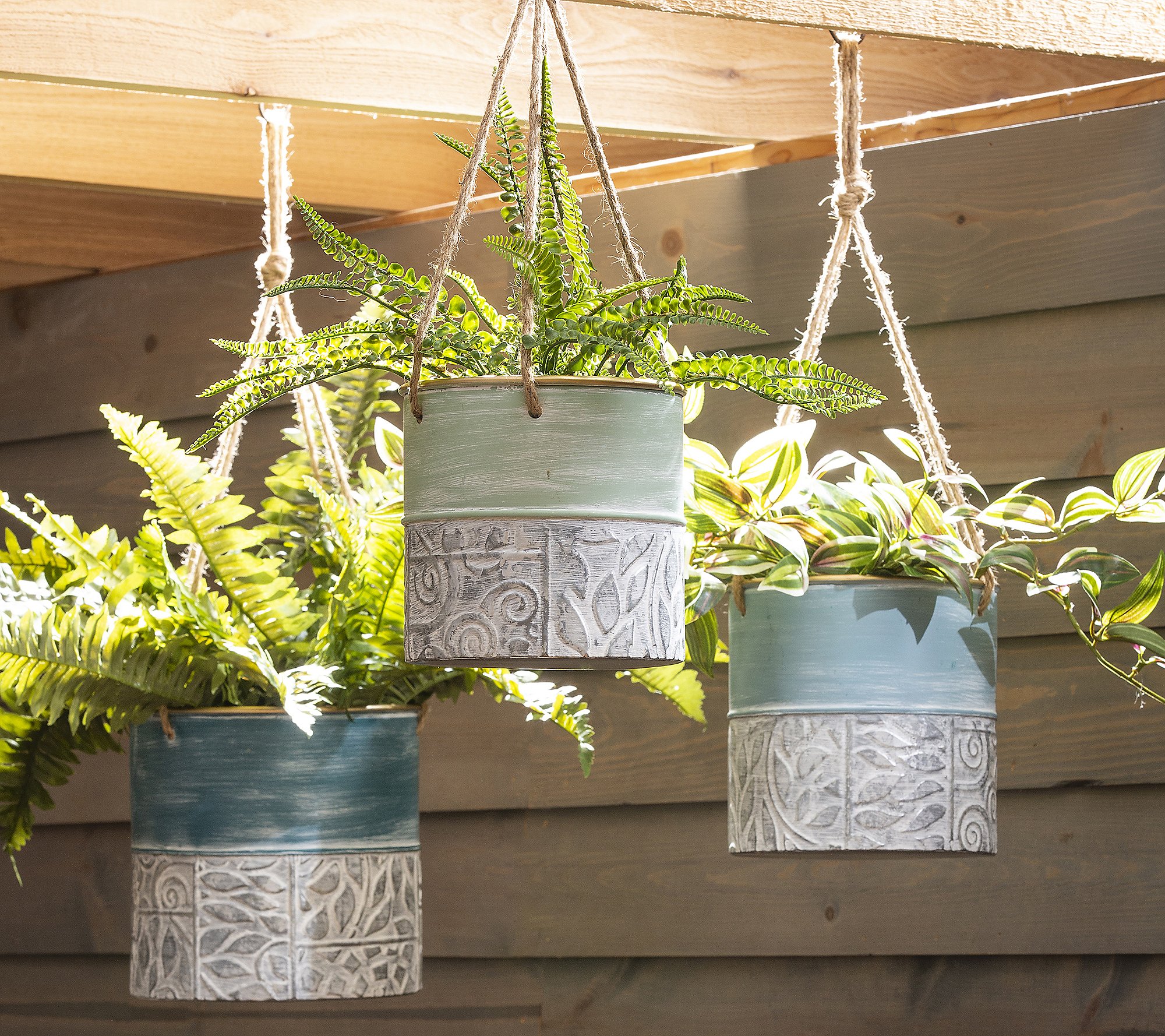 Painted Metal Hanging Planters， Set of 3 by Evergreen