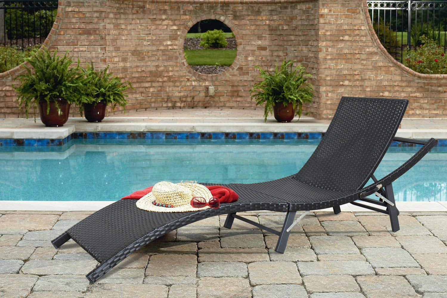 Lacoo 3 Pieces Outdoor Chaise Lounge Chair Patio Furniture Adjustable Folding Lawn Poolside Chaise Lounge Chair PE Rattan Patio Seating with Folding Table, Beige