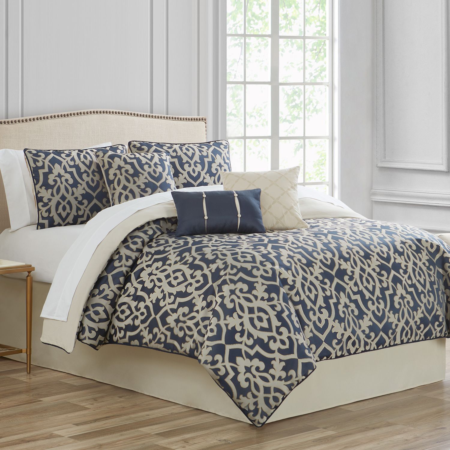 Marquis by Waterford Carnaby Comforter Set with Decorative Pillows