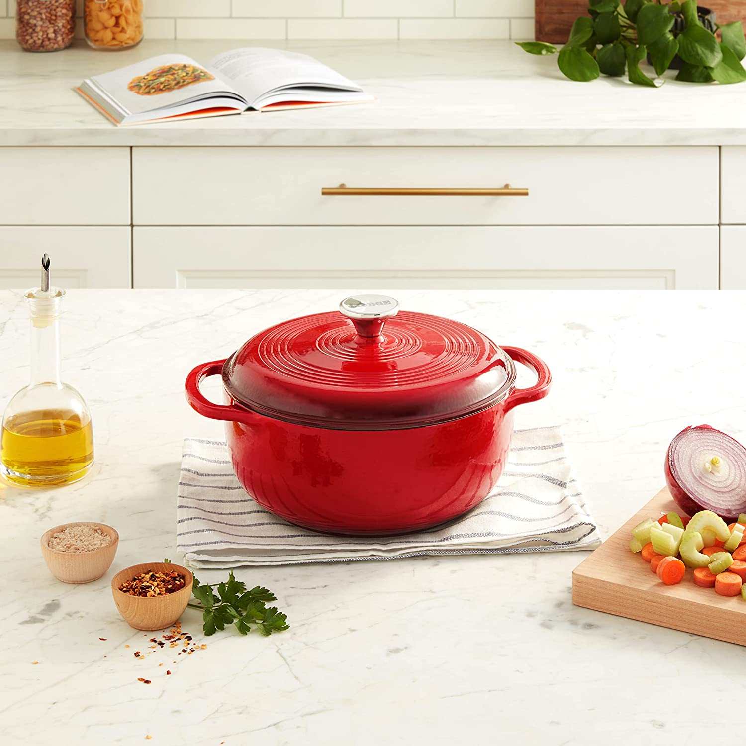 Lodge EC4D43 Enameled Cast Iron Dutch Oven， 4.6-Quart， Island Spice Red