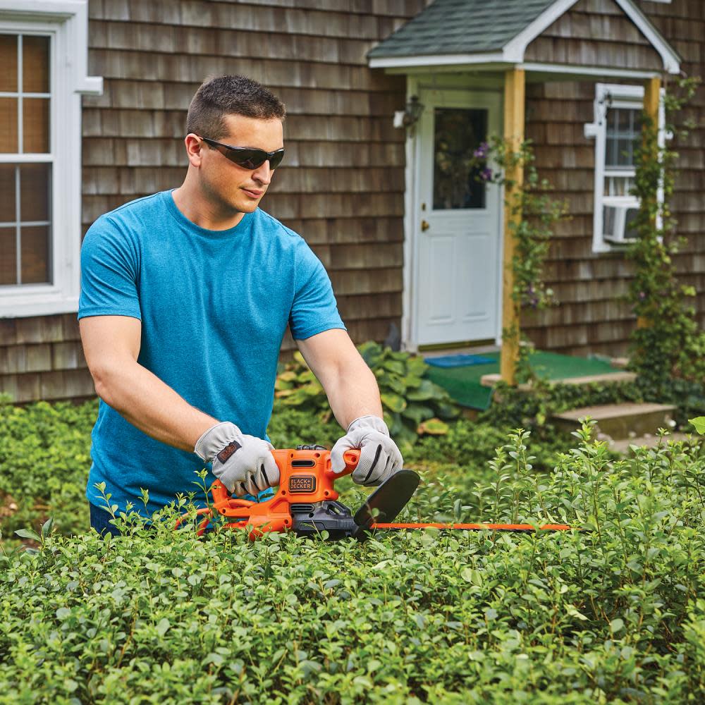 BEHT150 BD 3.2 Amps 17-in Corded Electric Hedge Trimmer ;