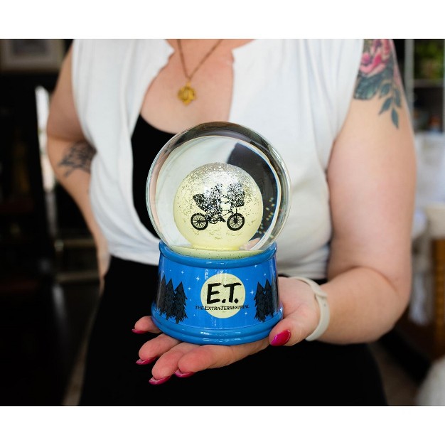 E t The Extra terrestrial Bike Moon Collectible Snow Globe 5 5 Inches Tall