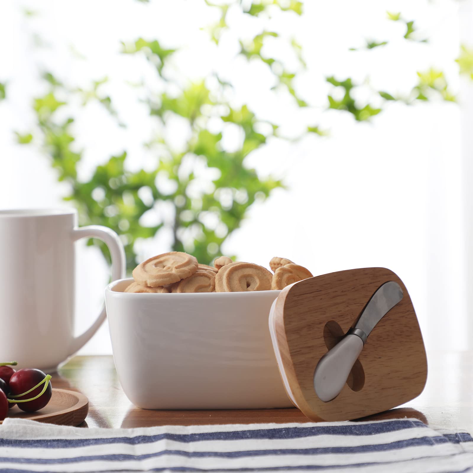 Butter Dish - Large Ceramics Butter Holder with Silicone Sealing， Natural Wooden Lid and Stainless Steel Knife， Perfect for 4 Stick of Butter， White