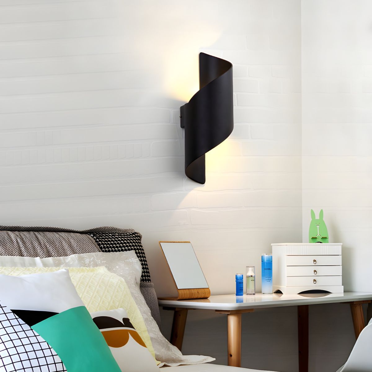 Lila Wall Lamp