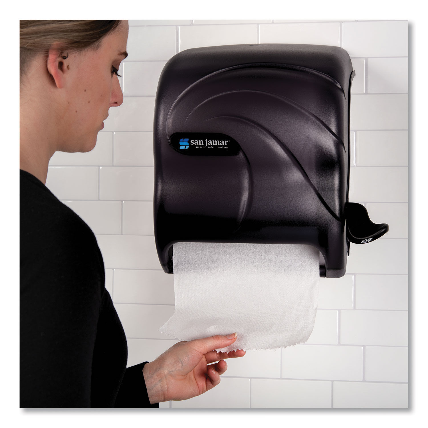 Element Lever Roll Towel Dispenser by San Jamarandreg; SJMT990TBK