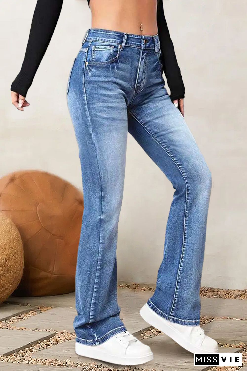 Pocket Detail Buttoned Mid Rise Flare Jeans