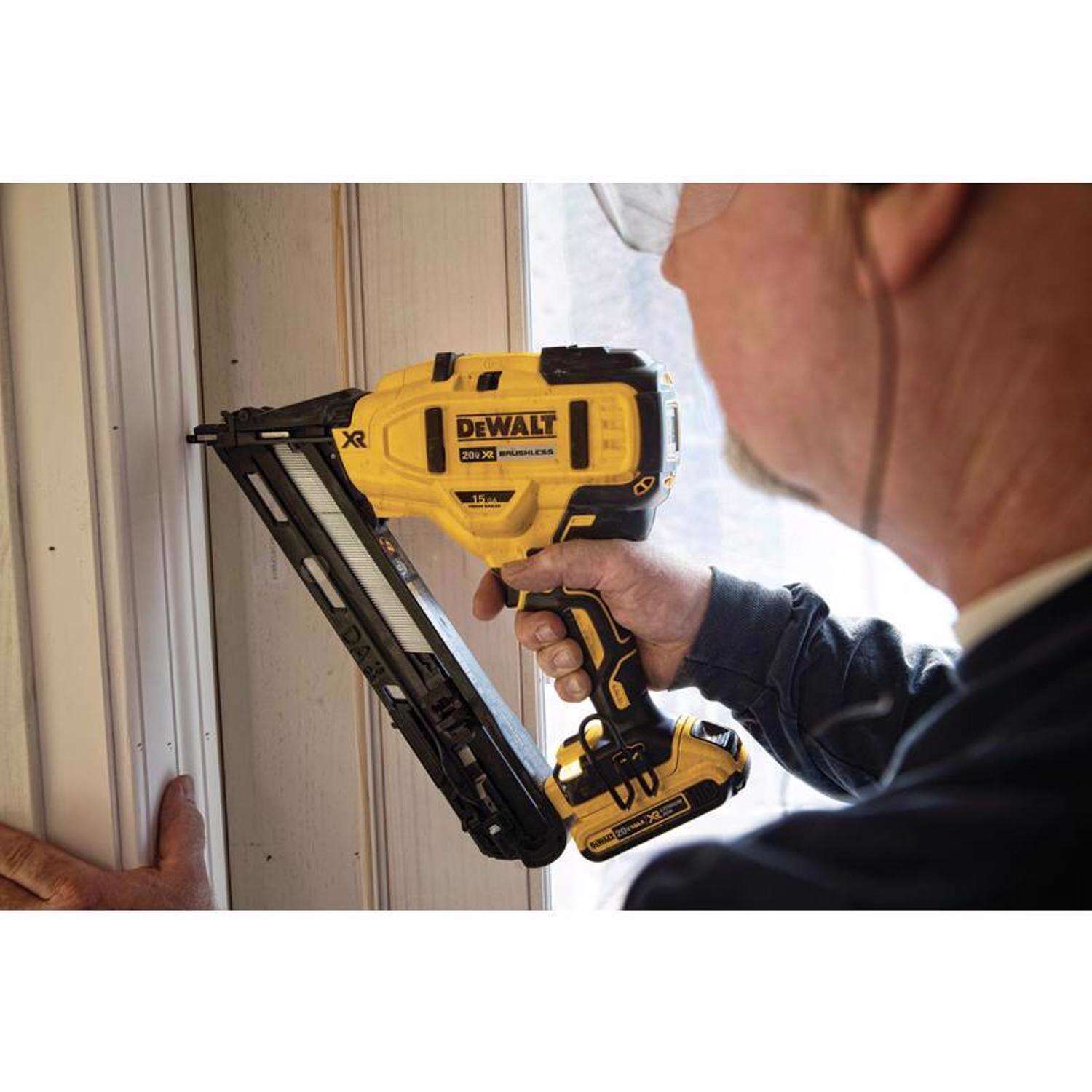 DW 20V MAX XR 15 Ga. Cordless 34 deg Nailer 20 V