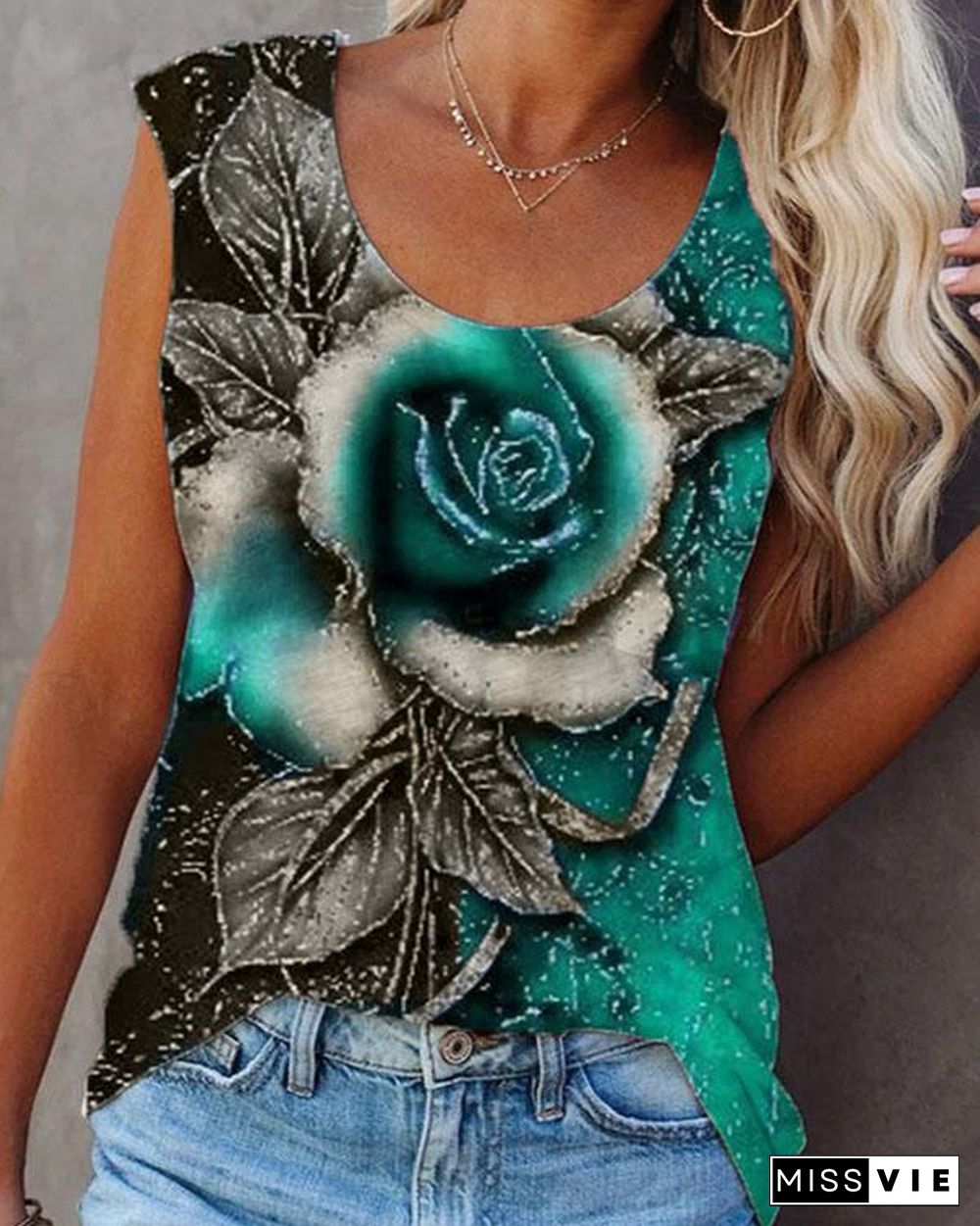 Plus Size Vintage Rose Print Sleeveless Crew Neck Tank Tops