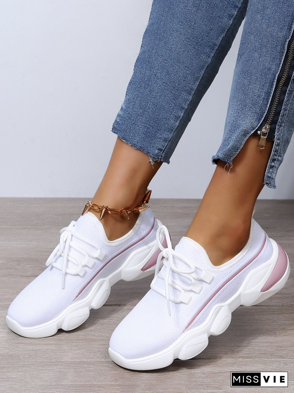 Comfortable Lace-Up Sneakers in Simple Fabric