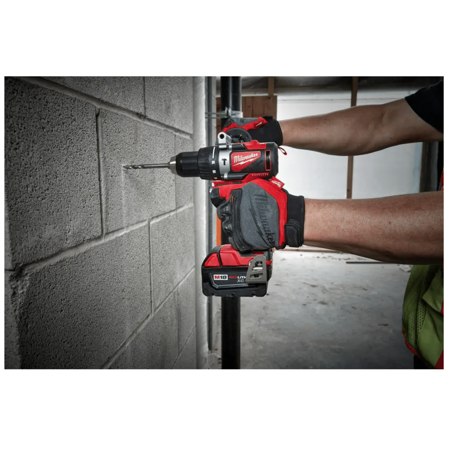 Milwaukee M18 18-Volt Lithium-Ion Brushless Cordless Hammer Drill/Impact Combo Kit (2-Tool) with 2 Batteries， Charger and Bag (2893-22CX)