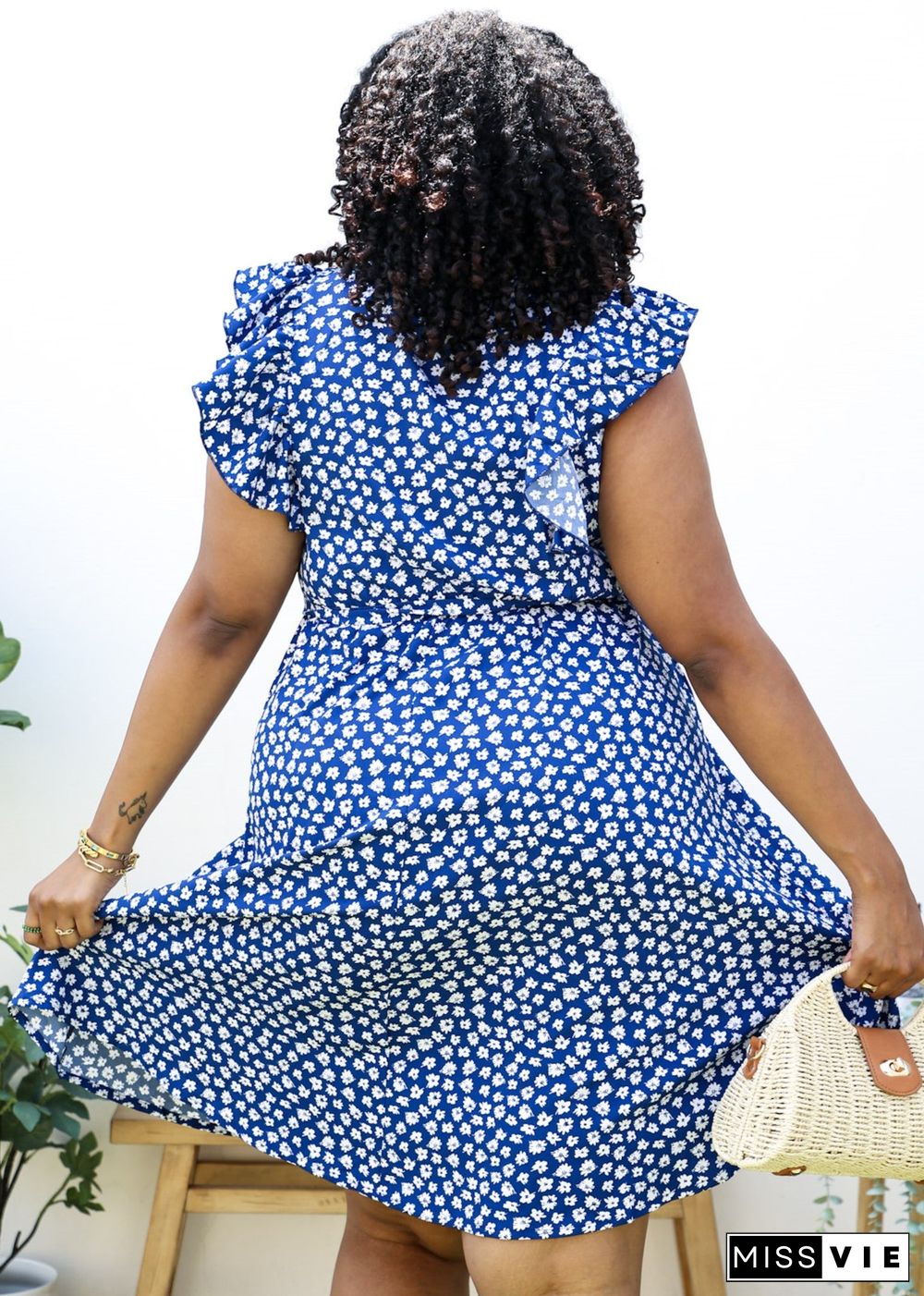 Plus Size White Daisy Print Midi Dress with Ruffle Sleeves