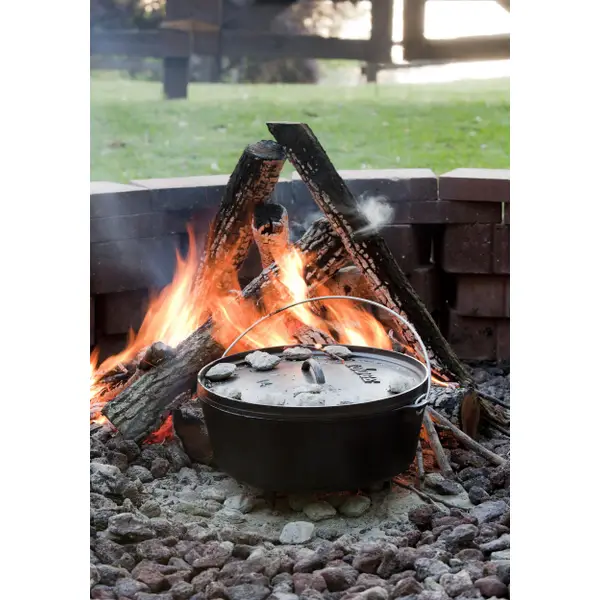 Lodge 14 Inch/10 Quart Cast Iron Deep Camp Dutch Oven