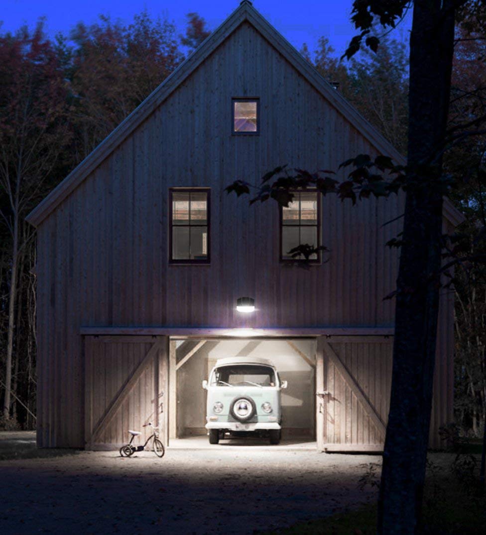 Dusk to Dawn Barn Light， LED 80W Security Lights， 800W Equivalent， 5000K Daylight