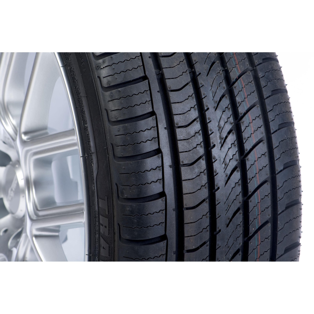 Travelstar UN33 Performance Tire - 235/55R19 101V