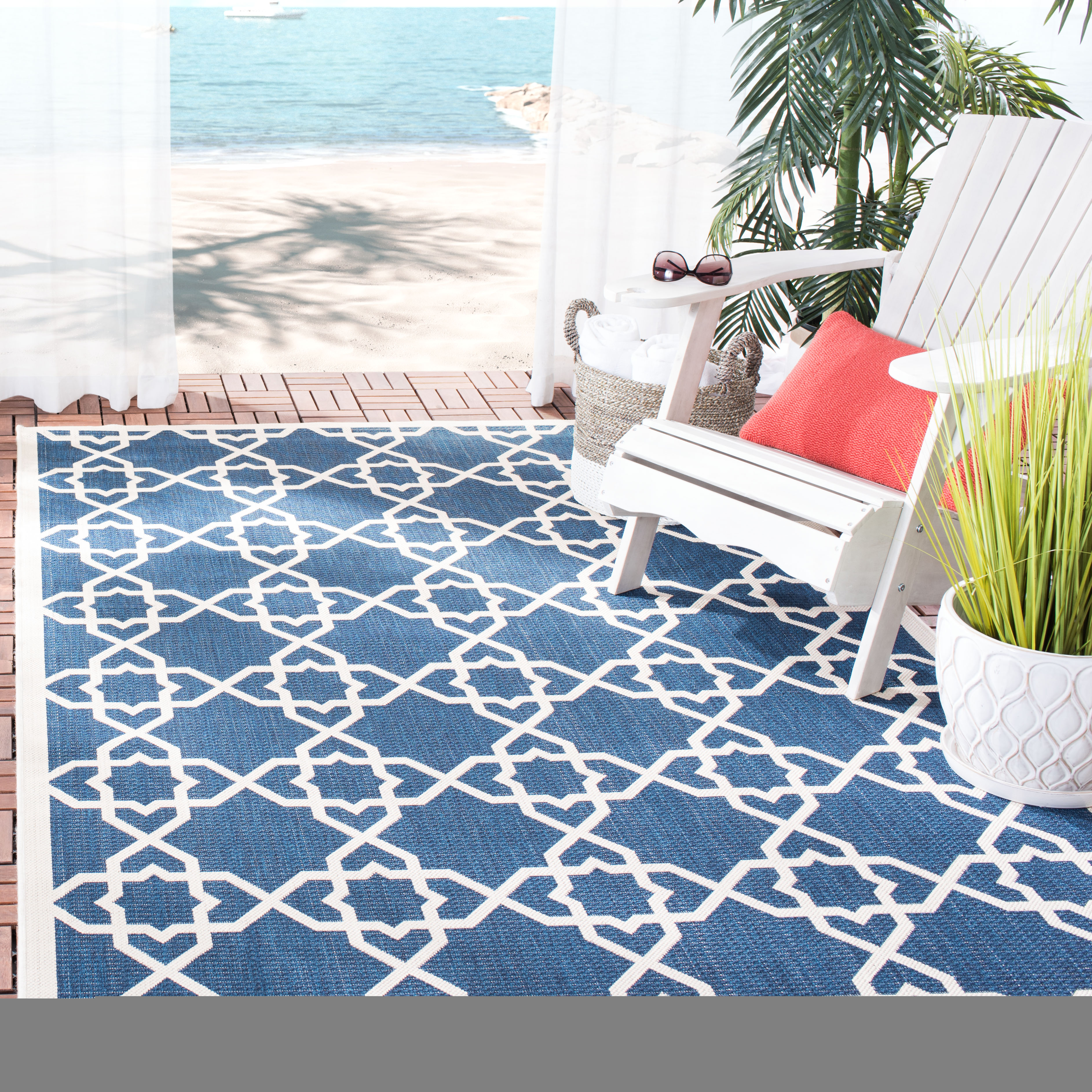 Safavieh 7and#8242; x 4and#8242; White and Blue Outdoor Rug