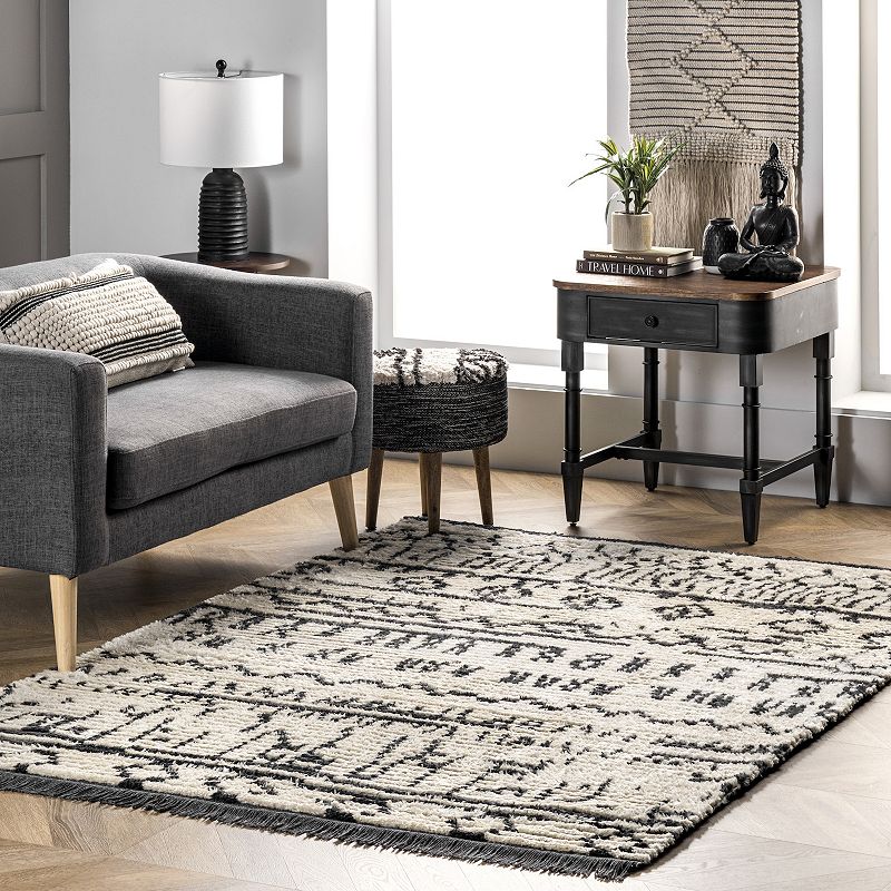 nuLoom Tessa Tribal Soft Shag Fringe Area Rug