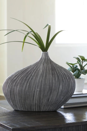 Donya Vase