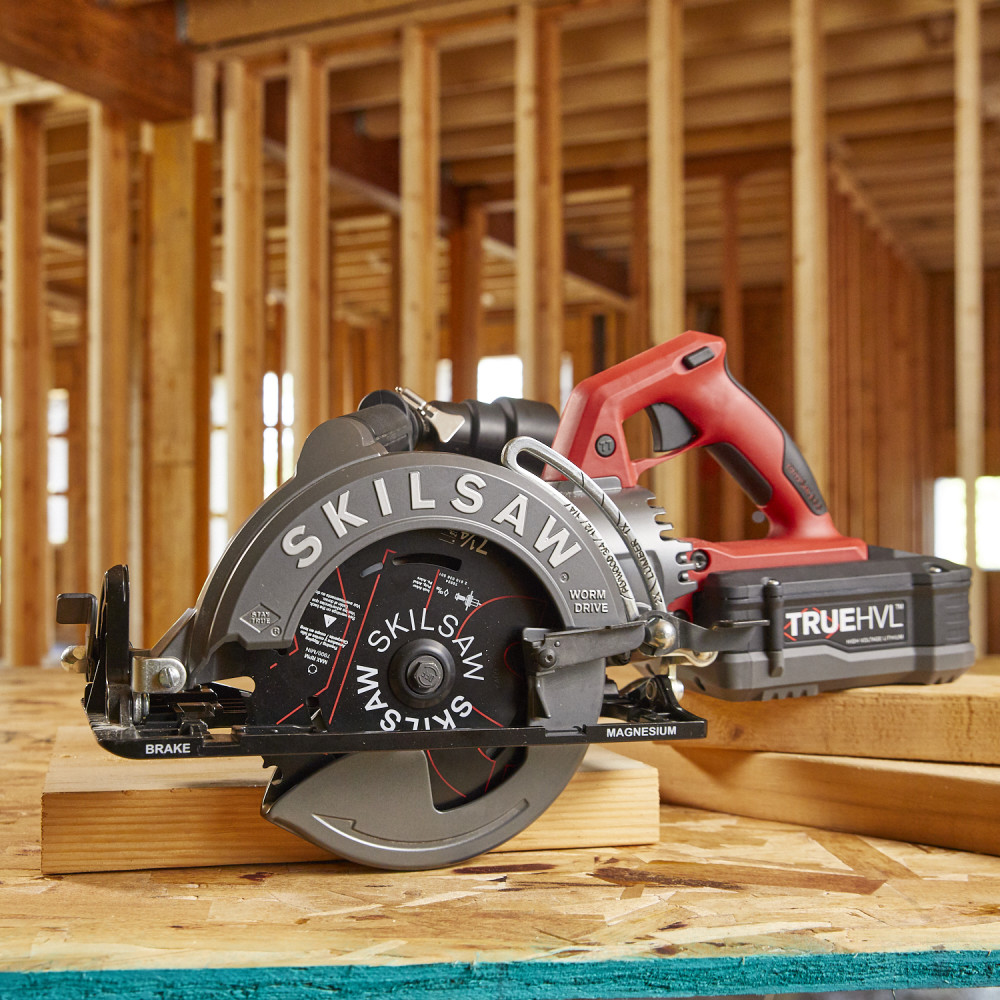 Cordless Worm Drive Saw Kit with 2 TRUEHVL? Batteries， TRUEHVL Quick Charger， and Skilsaw Blade