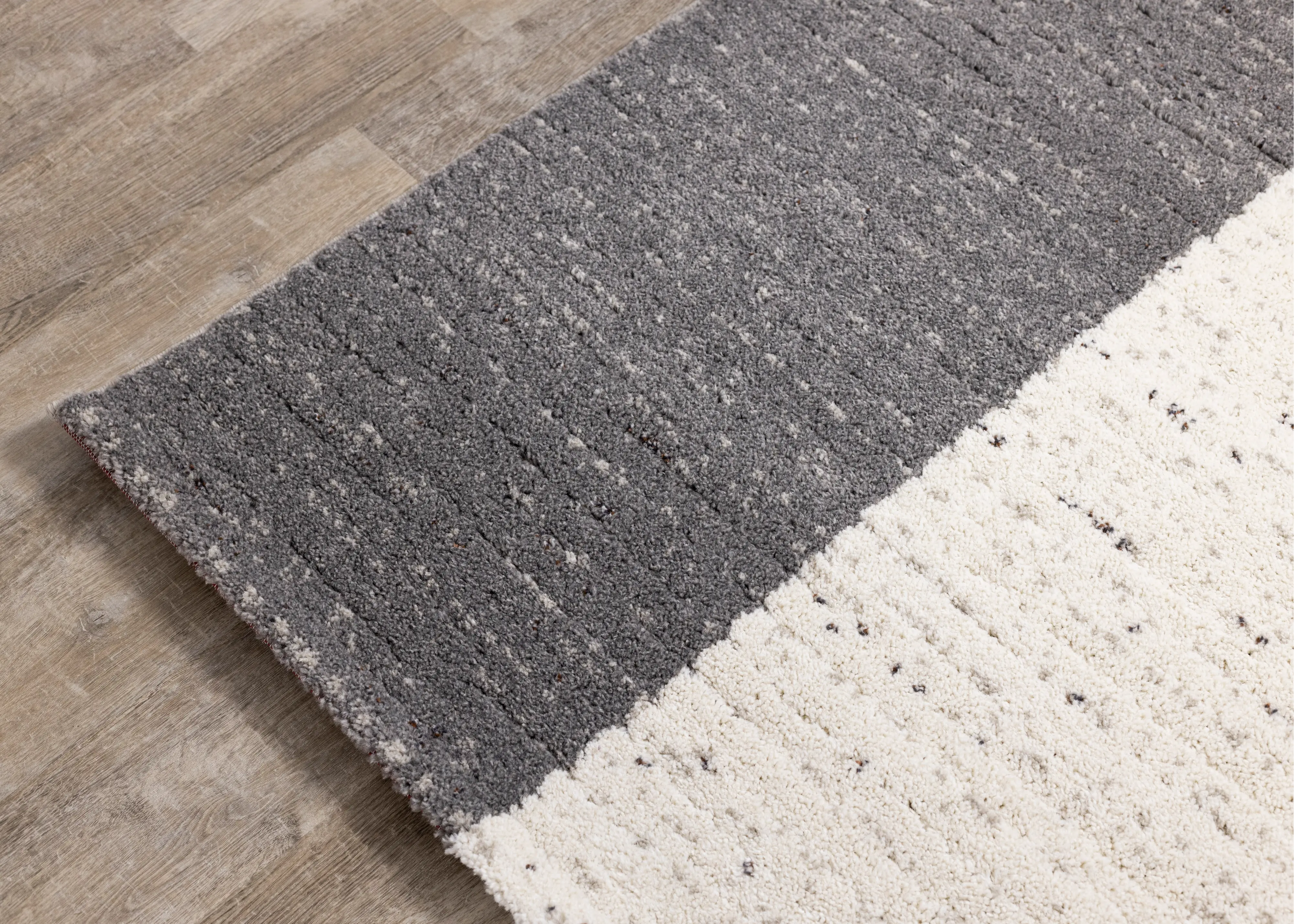 Ravine 5 x 8 Gray Rectangles Area Rug