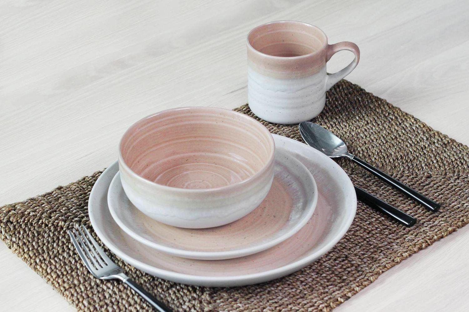 Raya 16 Piece Stoneware Dinnerware Set， Blush Color