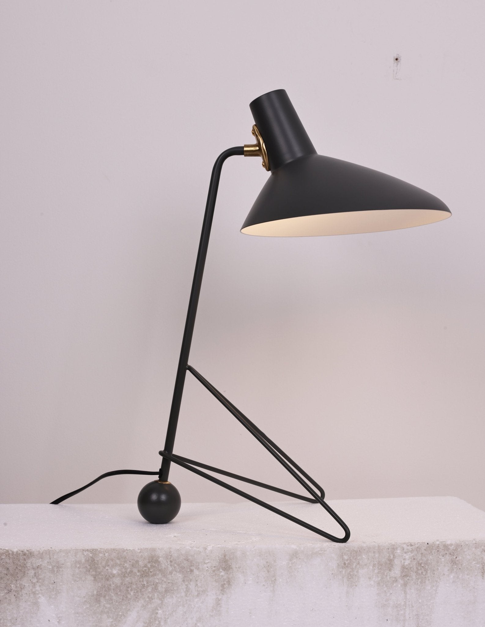 Svelte Noir Table Lamp