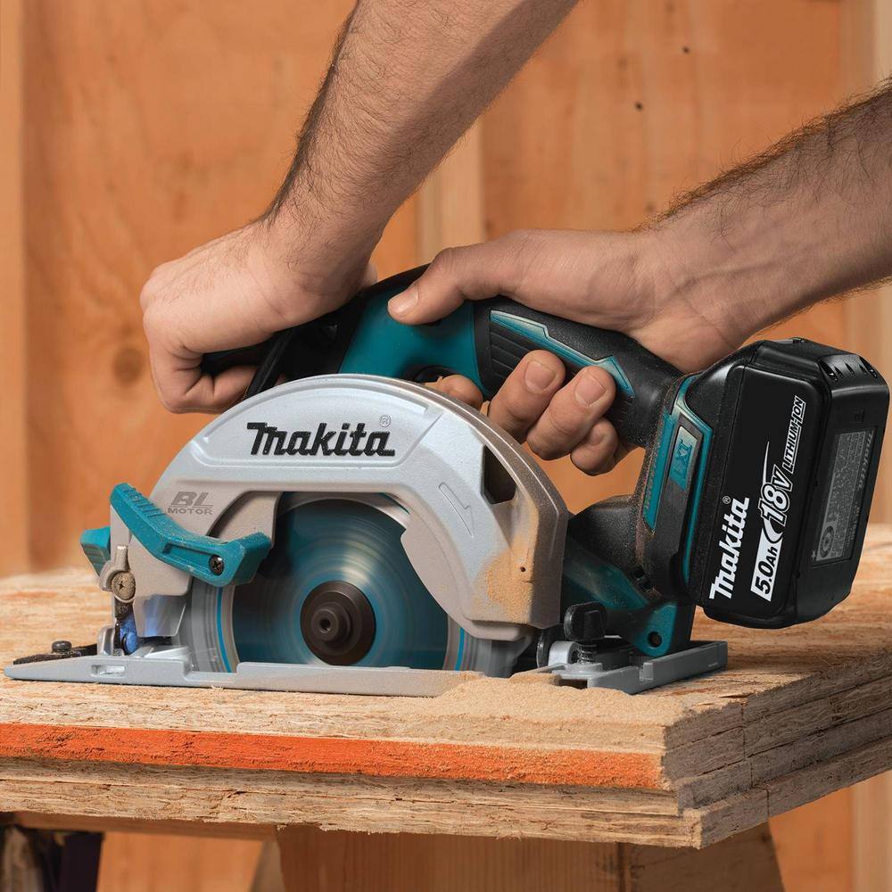 Makita 18V 5.0Ah LXT Lithium-Ion Brushless Cordless 6-12 in. Circular Saw Kit XSH03T