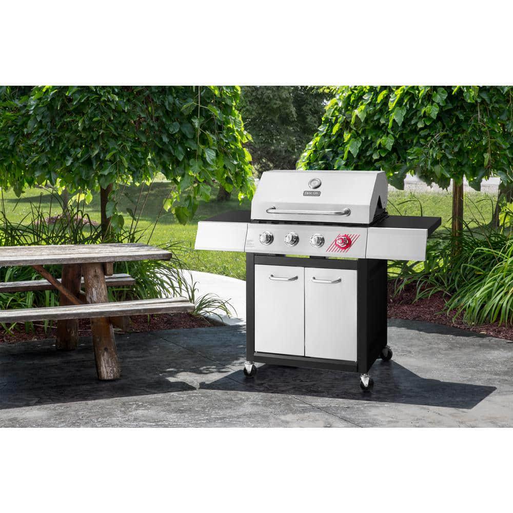 DynaGlo 4Burner Propane Gas Grill in Stainless Steel with TriVantage Multifunctional Cooking System