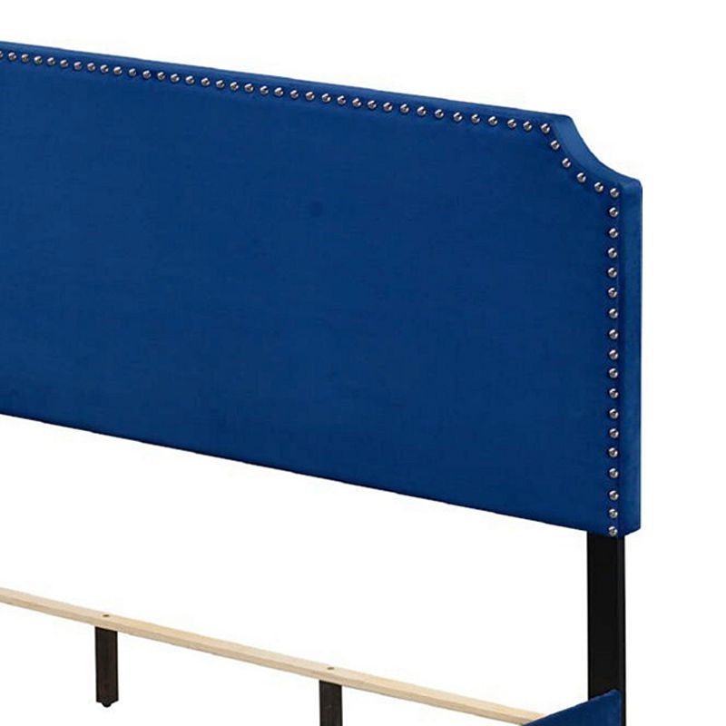 Queen Bed with Platform Style and Nailhead Trim， Blue