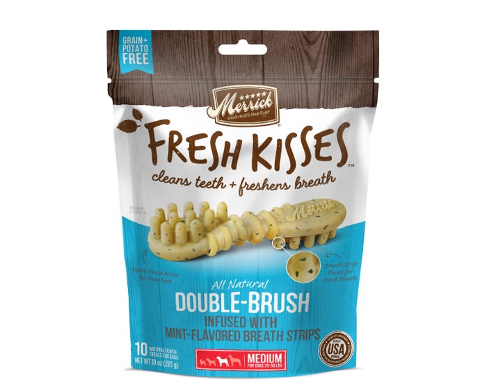 Merrick Fresh Kisses Double Brush Dental Dog Treats with Mint Breath Strips for Medium Dogs， 6 oz. Pouch (6 Brushes) - 295799