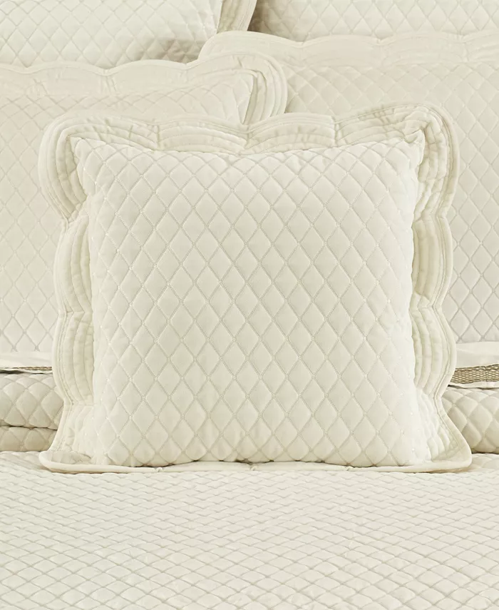 J Queen New York Marissa Square Quilted Decorative Pillow， 18