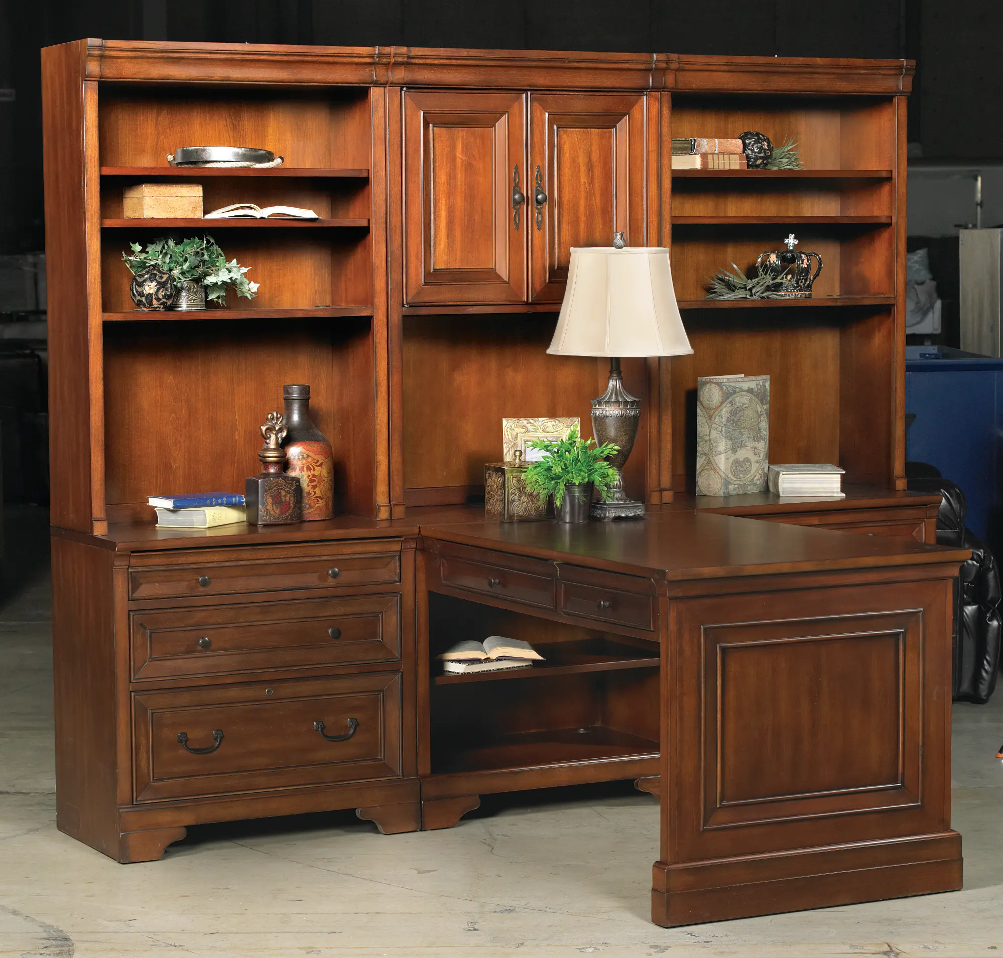 Richmond 7 Piece Home Office Desk with Hutch