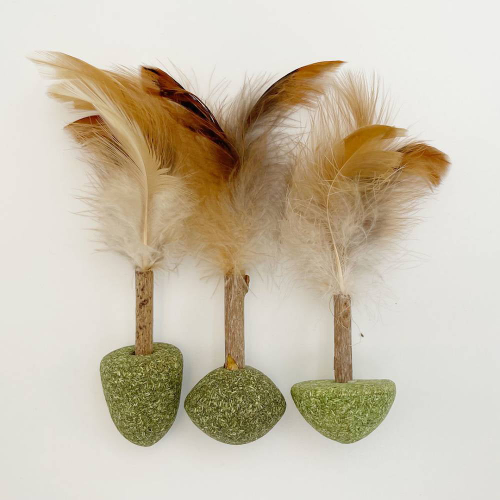 Catnip Toy，Catnip Lollipop for Cats + Feathers，Cat Kicker Toy Catnip Toys for Cats ， Silvervine for Cats with Catnip Ball