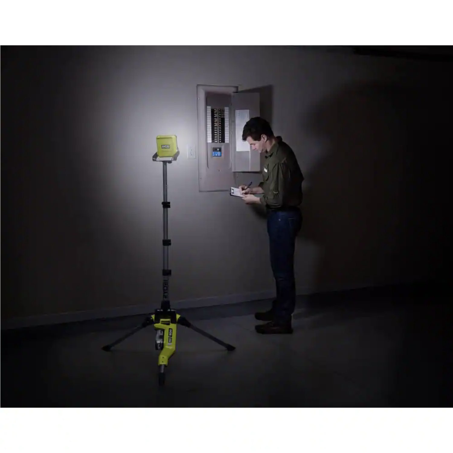 Ryobi ONE+ 18V Cordless Hybrid LED Tripod Stand Light (Tool Only)