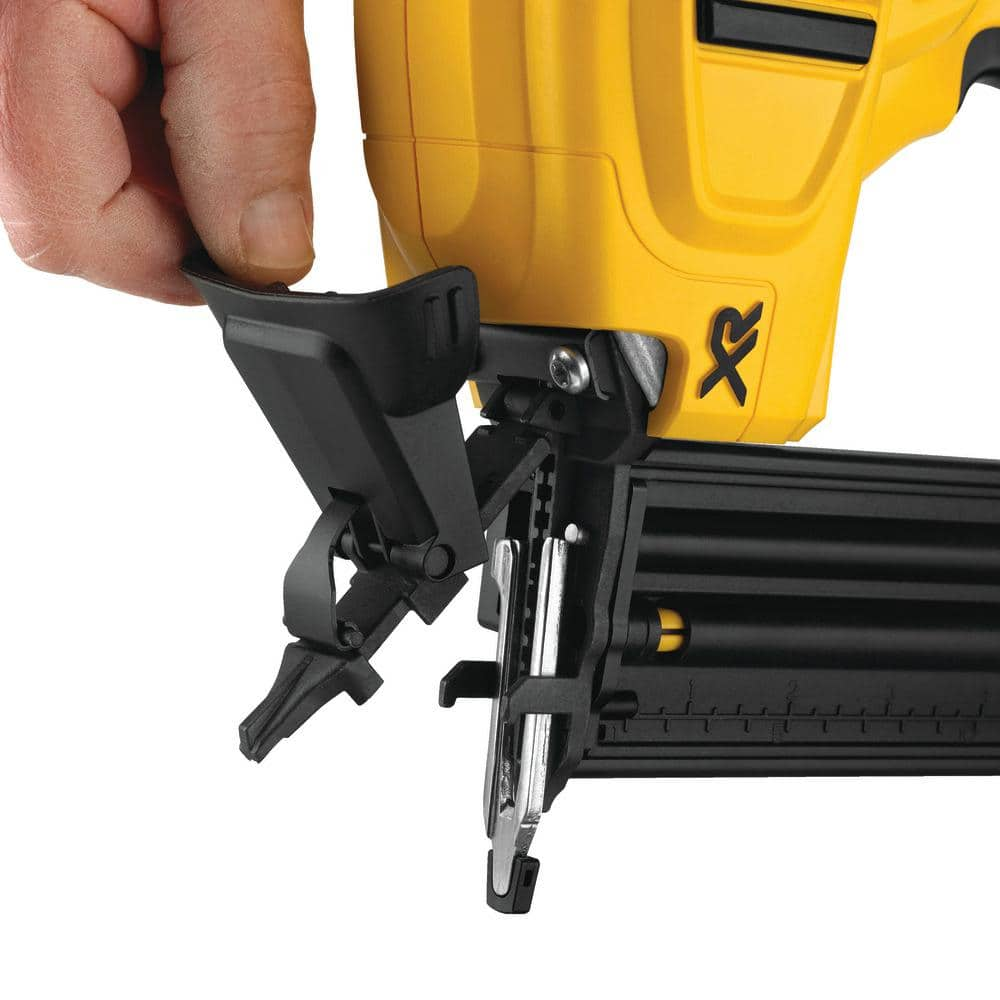 DEWALT 20V MAX XR Lithium-Ion 18-Gauge Cordless Brad Nailer Kit DCN680D1