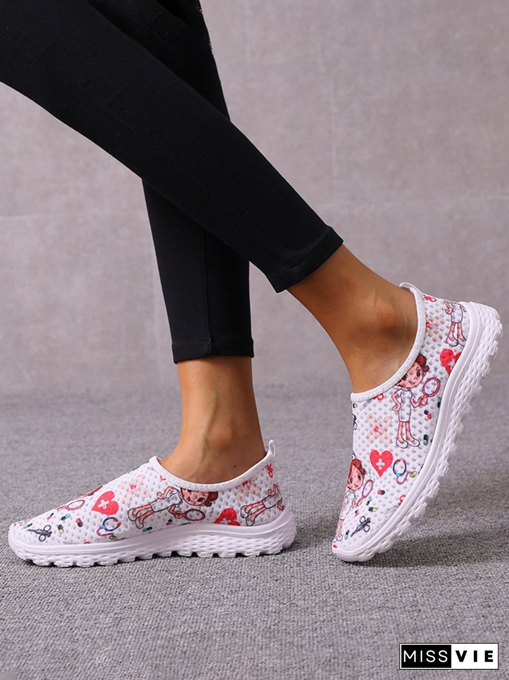 Nurse Fighting Epidemic Print Breathable Tulle Mesh Lightweight Sneakers