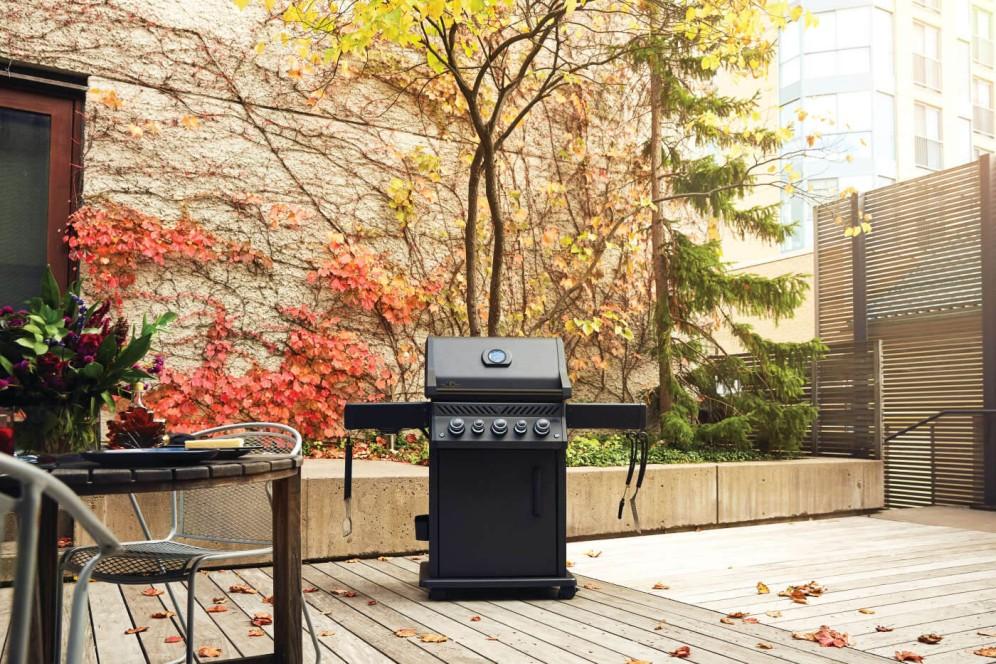 Napoleon Bbq RSE425RSIBPK1PHM Phantom Rogue Se 425 Rsib With Infrared Side And Rear Burners , Propane, Satin Black