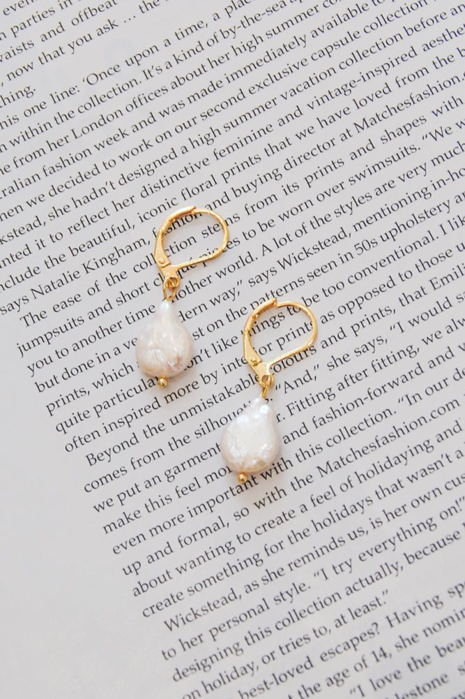 Whisper Of The Heart Earrings Gold And White