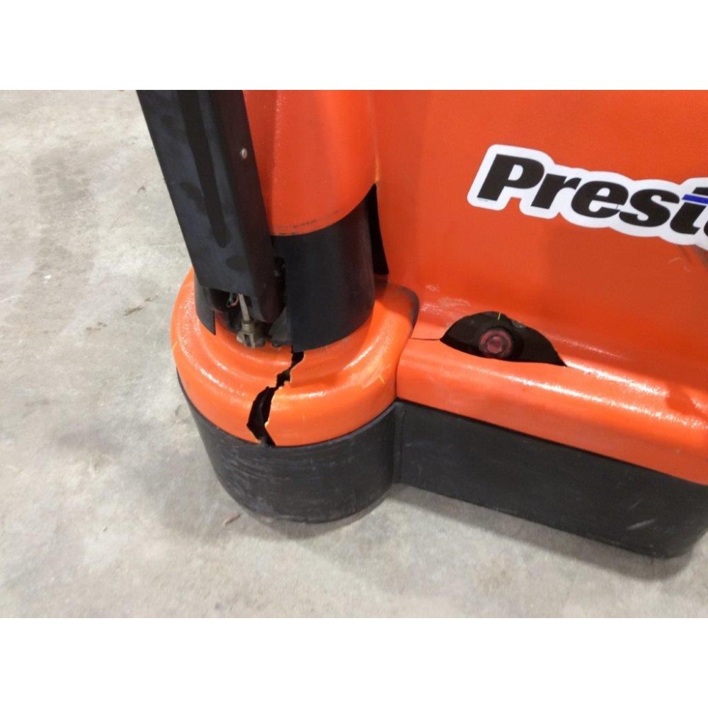 Presto Power Narrow Mast Straddle Stacker 2010 Used ;