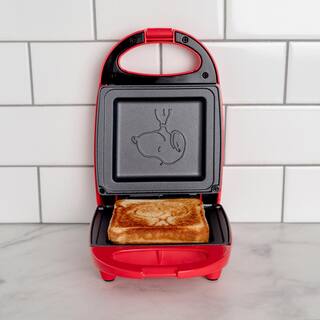 Uncanny Brands Peanuts Snoopy Red 500-Watt Single Grilled Cheese Sandwich Maker PP2-PEA-SN1